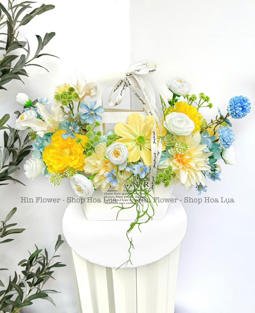 Giỏ Hoa Lụa Vàng Xanh Dương