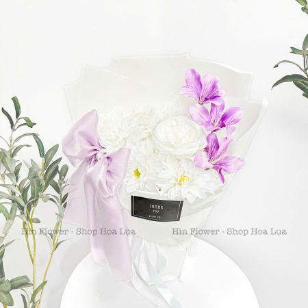 Bó Hoa Lụa Trắng Nơ Tím