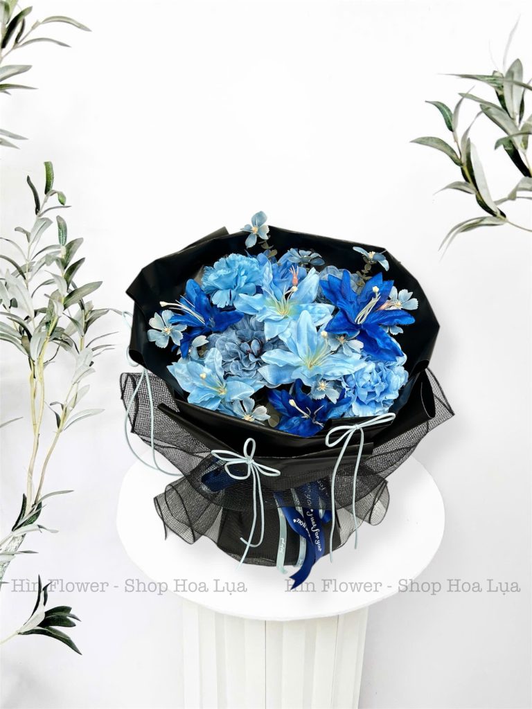 Hoa Lụa Xanh Gói Giấy Đen