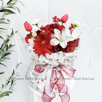 Bó hoa lụa màu đỏ trắng