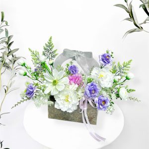 Giỏ mica hoa lụa tím trắng