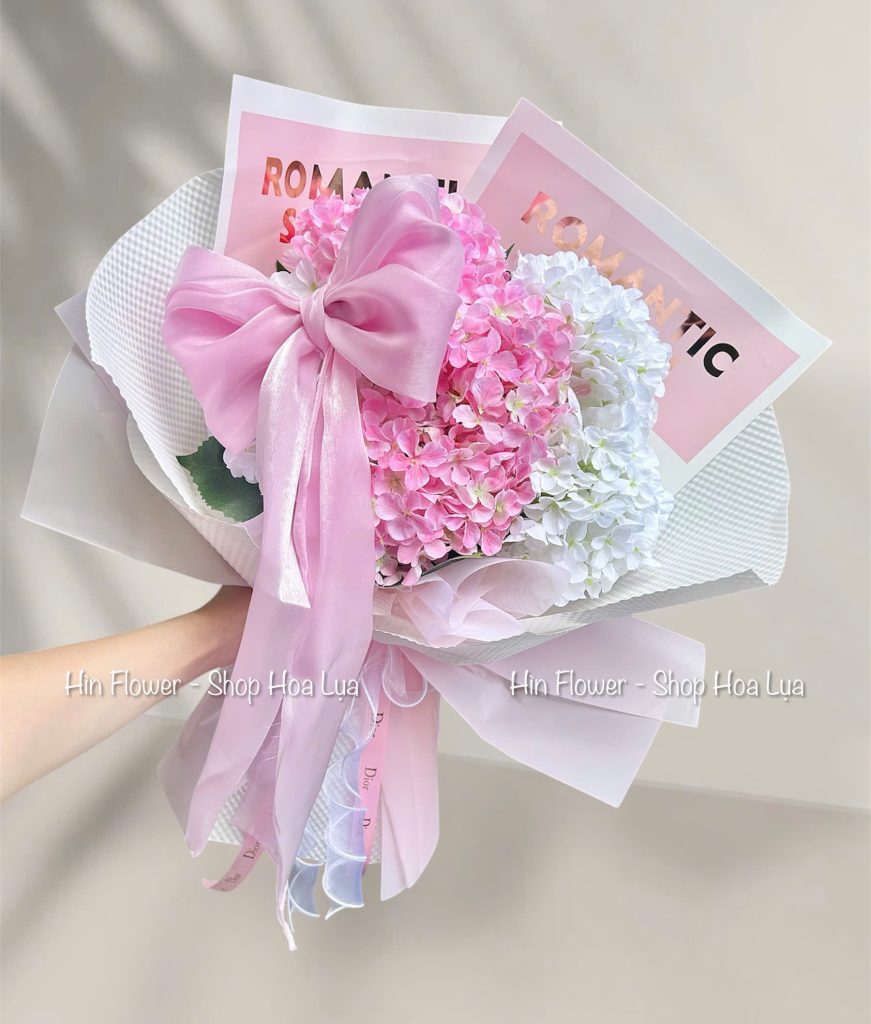 Bó Tú Cầu Lụa Hồng Trắng