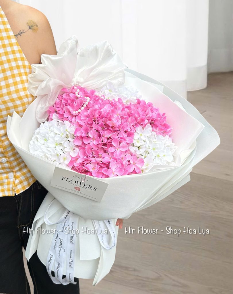 Bó Tú Cầu Lụa Hồng Tươi