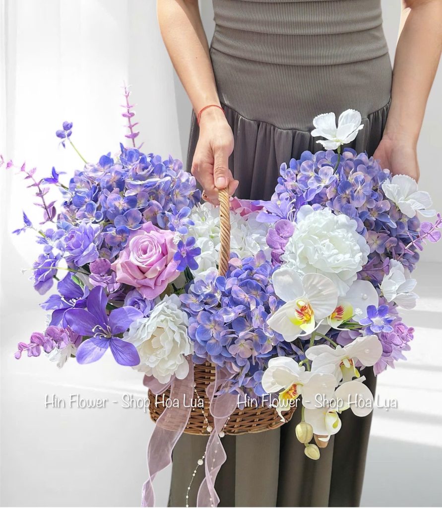 Giỏ hoa lụa tú cầu tím